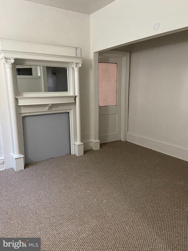 Building Photo - 20 S 61st St