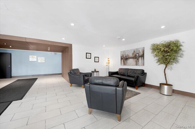 Building Photo - 505 Central Ave