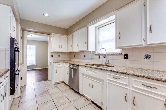 Building Photo - 7739 La Manga Dr