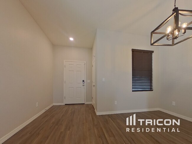 Building Photo - 19651 W Palo Verde Dr