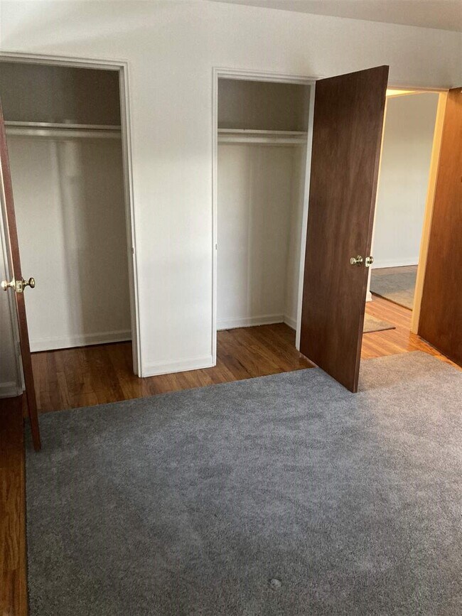 Building Photo - 513-515 Grand Ave