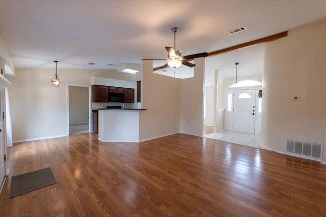 Building Photo - 3200 Red Bay Dr