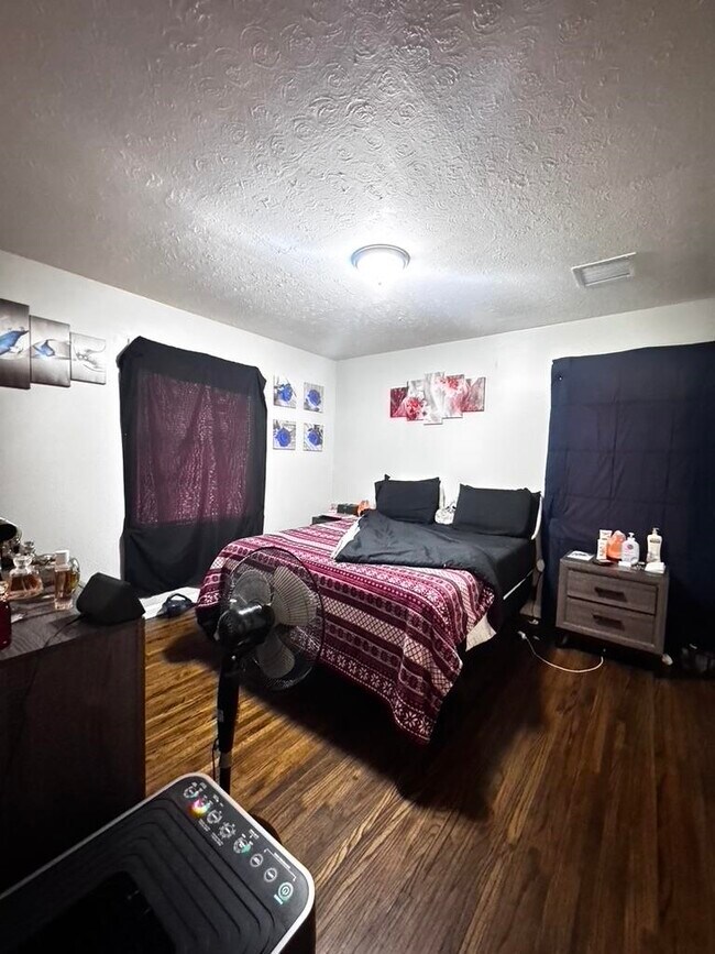 Building Photo - 3558 Kensett Dr