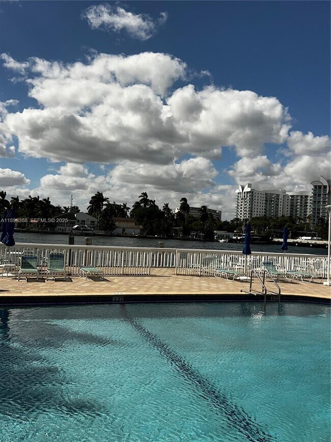 Building Photo - 1455 N Treasure Dr