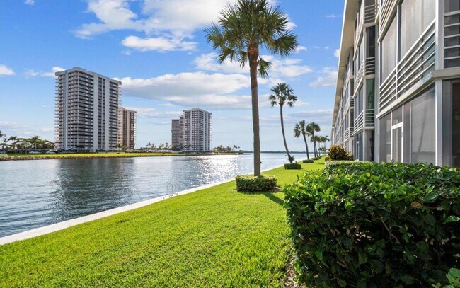 Building Photo - 20 Yacht Club Dr