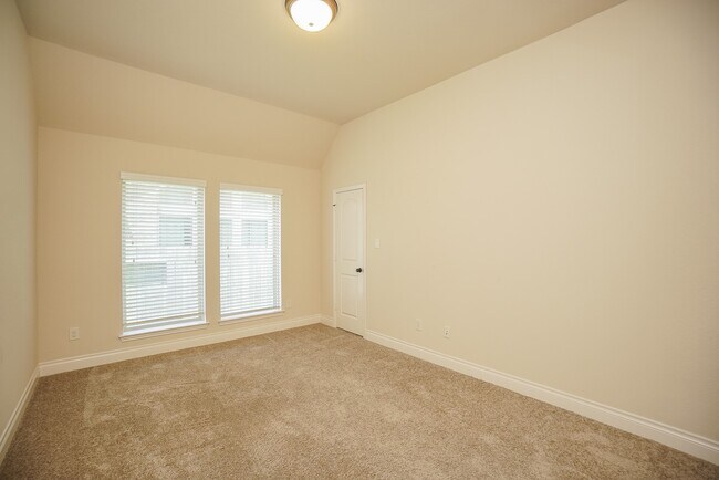 Building Photo - 1215 Watercrest Park Ln