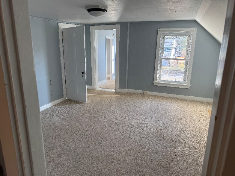 Building Photo - 302 Maine St