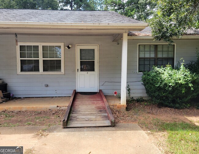 Building Photo - 8 Candlewood Terrace NE