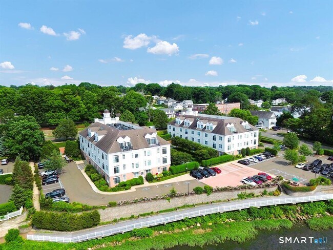 Building Photo - 142 East Ave