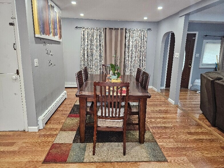 Building Photo - 4 Parente Ln N