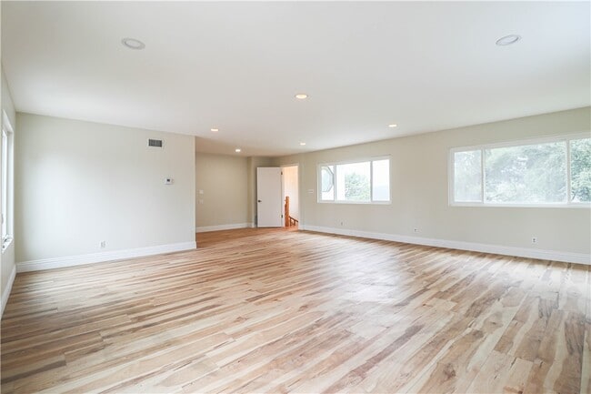 Building Photo - 16608 Park Ln Cir