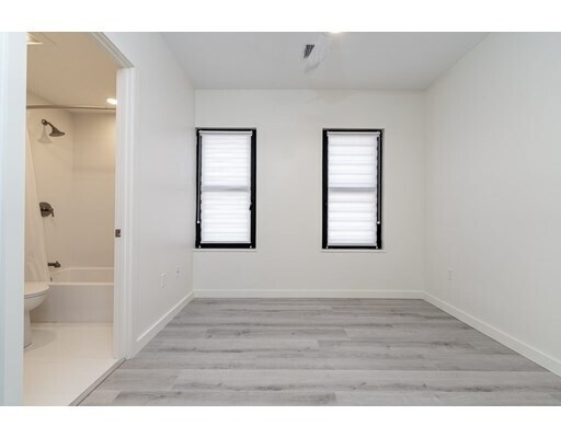 Building Photo - 76 Calumet St