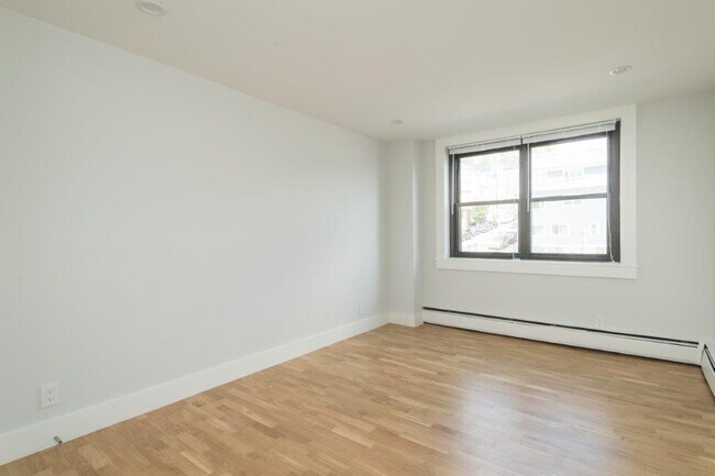 Building Photo - 1426 Columbia Rd