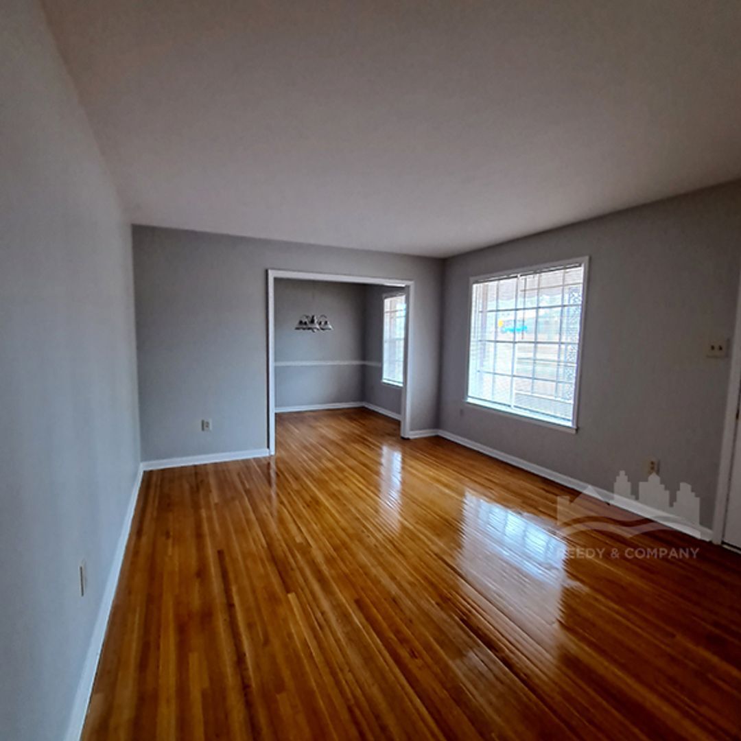 Building Photo - 3743 Lakehurst Dr