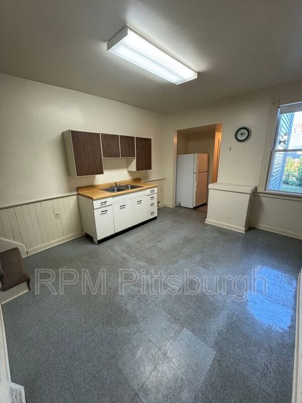 Building Photo - 120 Earl St