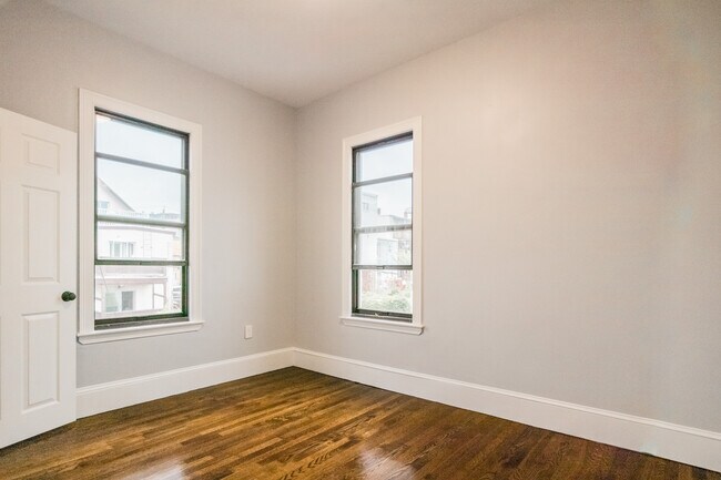 Building Photo - 340 Saratoga St