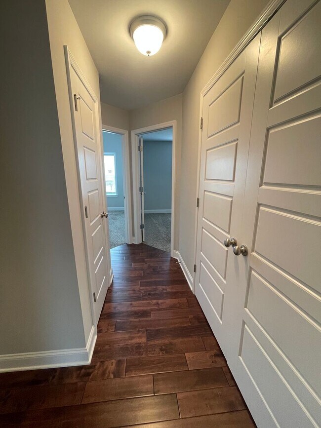 Building Photo - 4 Bedroom + Finished Basement for Rent in Ooltewah