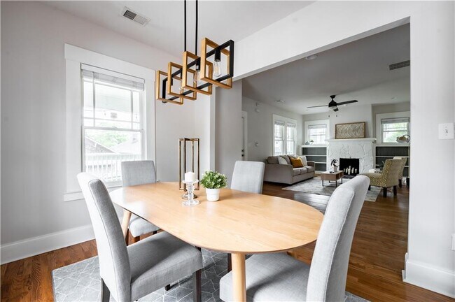 Building Photo - 875 Oakhill Ave SW