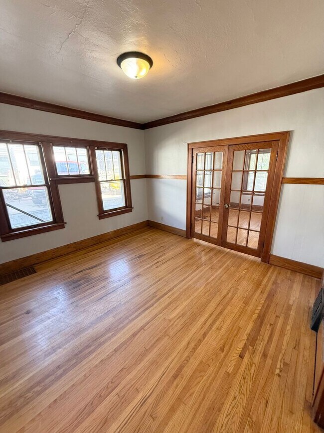 Building Photo - 707 S Fairmount St