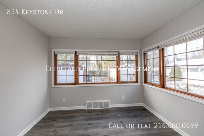 Building Photo - 854 Keystone Dr