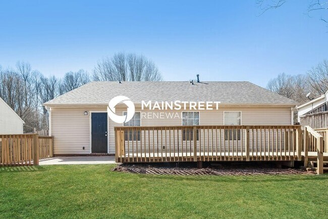 Building Photo - 3 Bedroom Pet-Friendly Home in CHARLOTTE, NC with Main Street Renewal