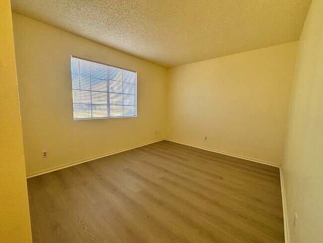 Building Photo - 4670 Tracylynn Ln