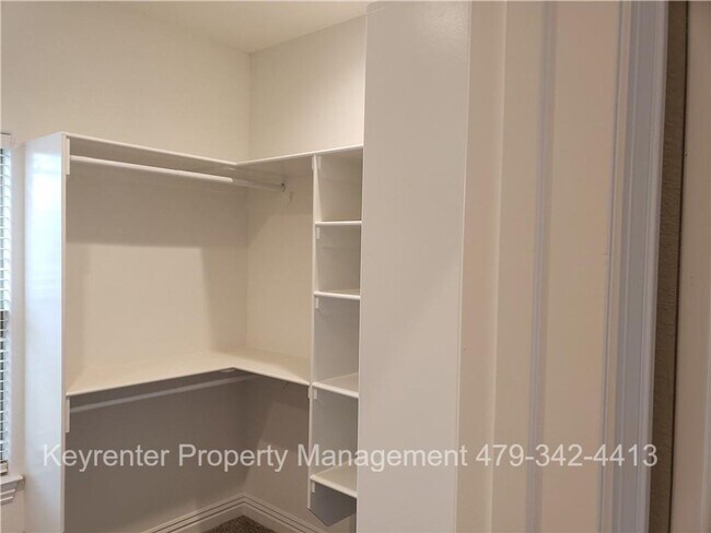 Building Photo - Spacious 4-Bedroom Home with Modern Upgrades & Fenced Yard