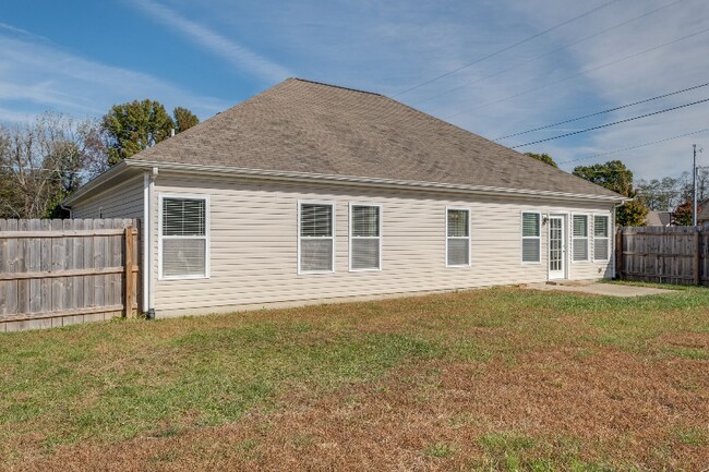 Building Photo - 103 Blossom Ct