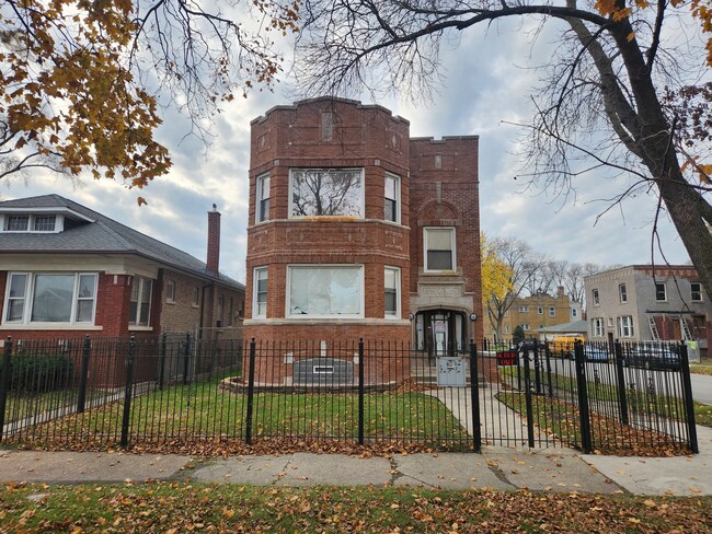 Primary Photo - 7300 S Calumet Ave