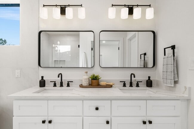 Building Photo - 22806 August Leaf Dr