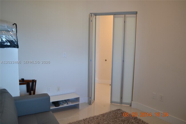 Building Photo - 2020 N Bayshore Dr