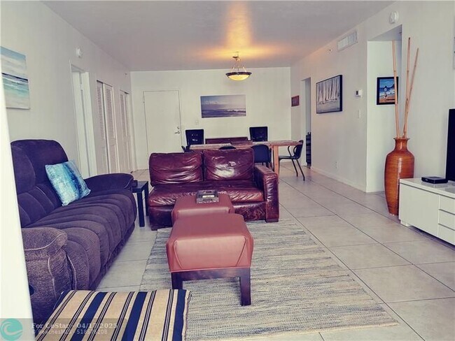 Building Photo - 3001 S Ocean Dr