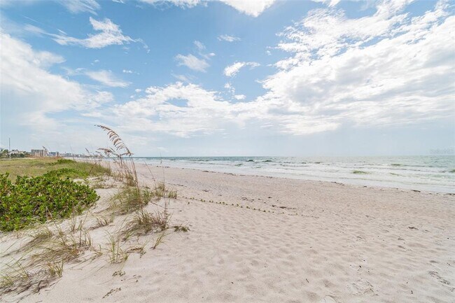 Building Photo - 880 Mandalay Ave