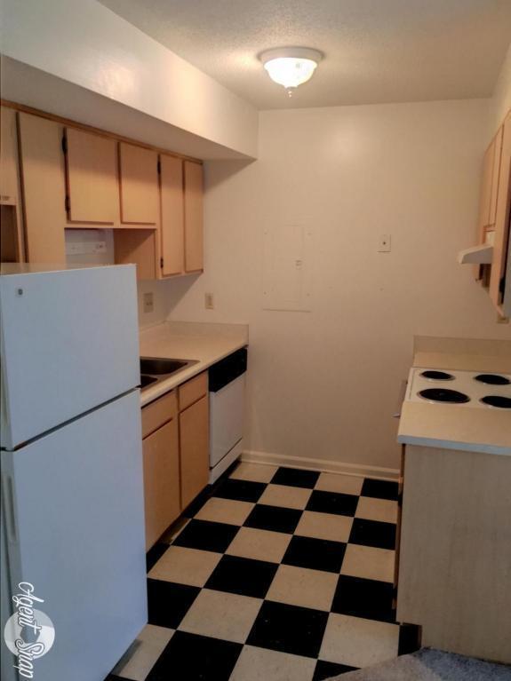 Building Photo - Loft-Style 2-Story Townhouse – Available January 1st!