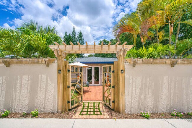 Main Entrance - 1127 S Osprey Ave