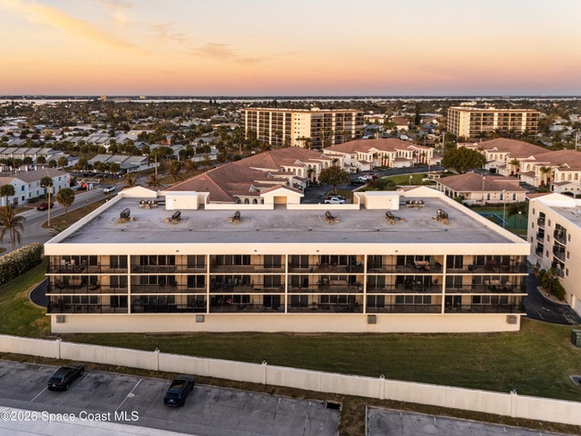 Building Photo - 121 Lancha Cir