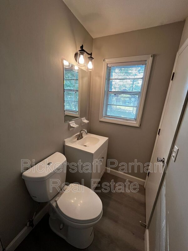 Building Photo - 5615 Buxton Dr