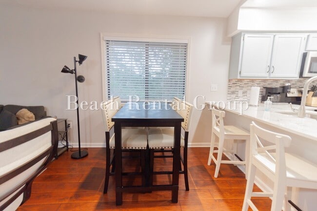 Building Photo - 4109 Pinehurst Cir