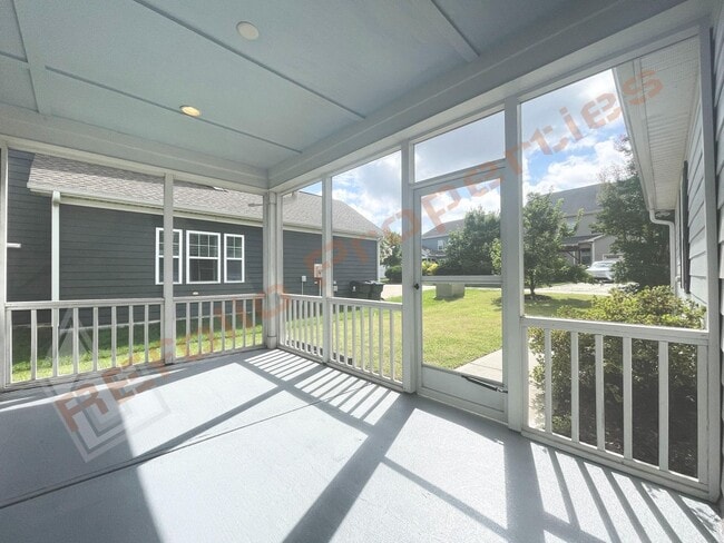 Building Photo - Lovely & Spacious 3 Bedroom, 2.5 Bathroom ...