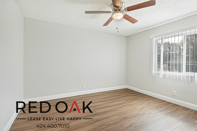 Building Photo - Cheerful One Bedroom with Beautiful Floors...