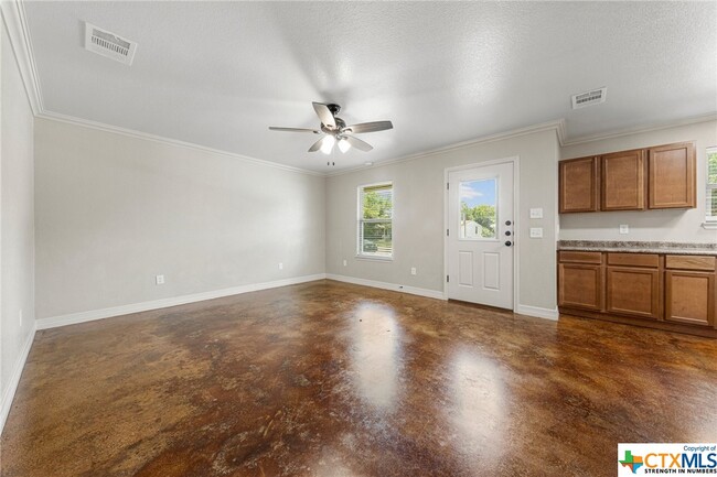 Building Photo - 2807 Terrace Dr