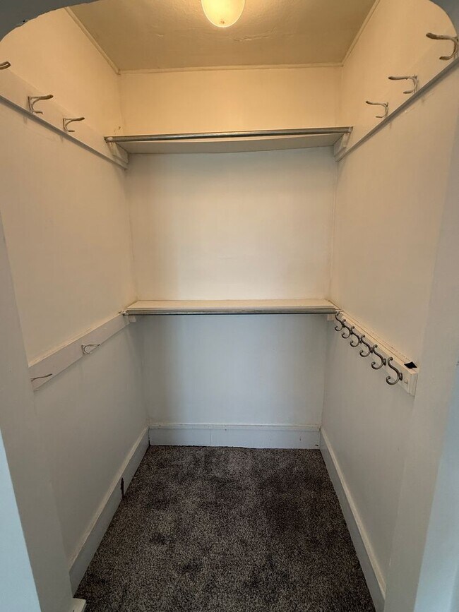 Building Photo - For Rent: Spacious 4-Bedroom Home in Moline, IL – $1,750/month