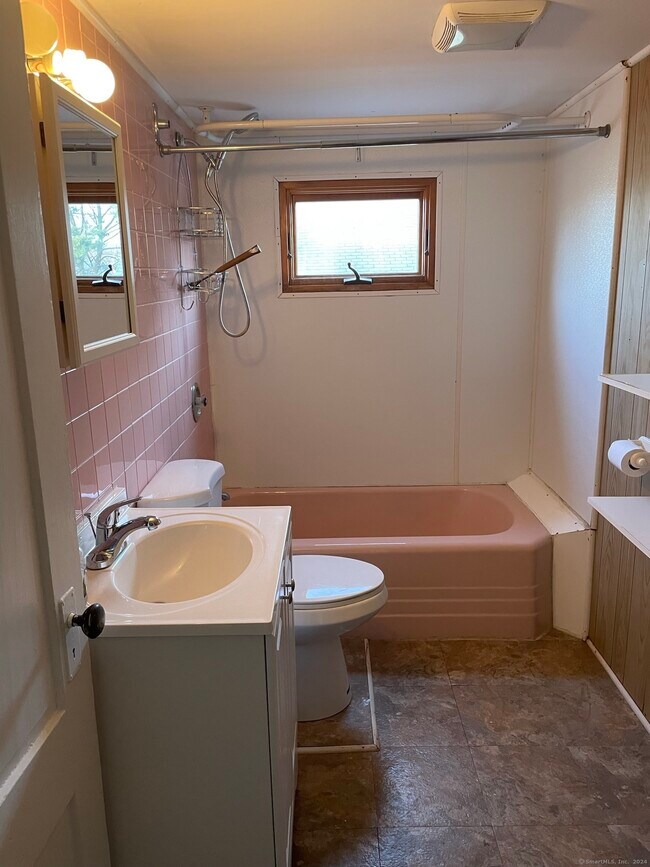 Building Photo - 176 S Main St