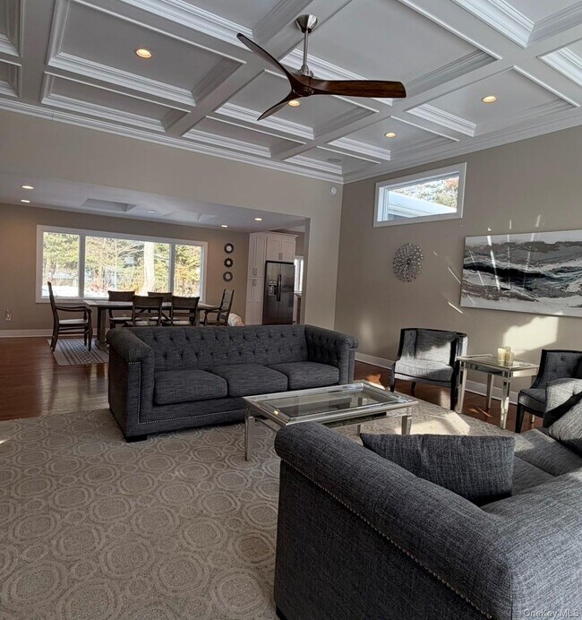 Building Photo - 10 Skyes Neck Ct