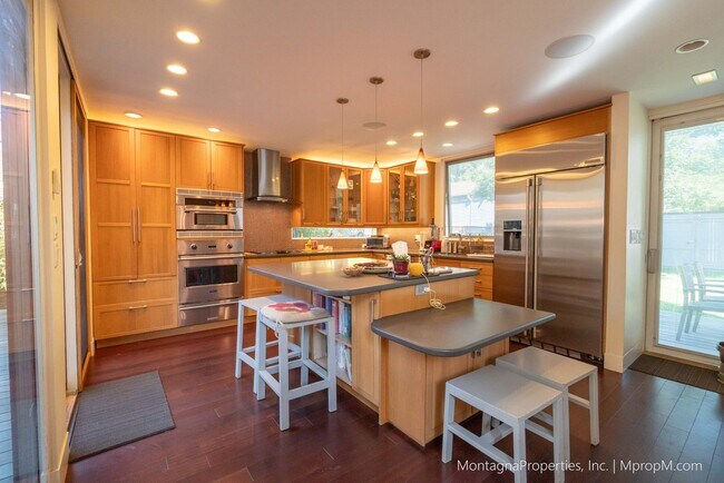 Building Photo - Custom Silicon Valley Modern Dream Home Av...