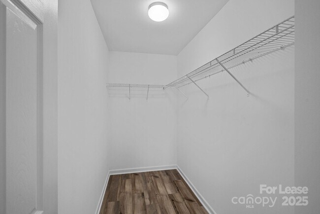 Building Photo - 237 Aershire Ct
