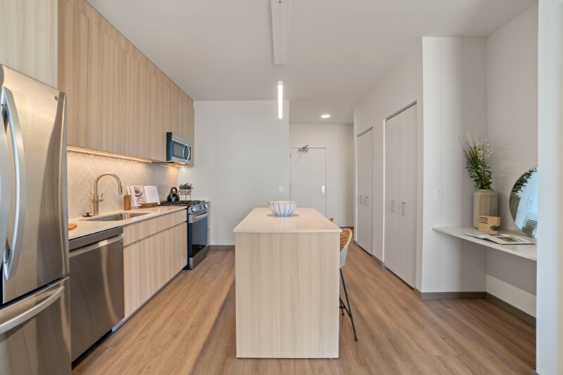 Building Photo - 508 S Damen Ave