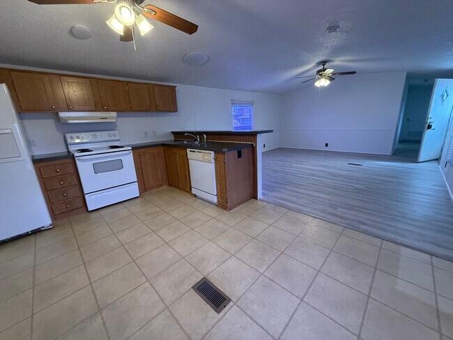 Building Photo - 329 Laureno Pl