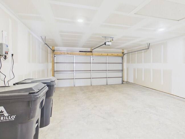 Building Photo - 3007 Farmyard Dr