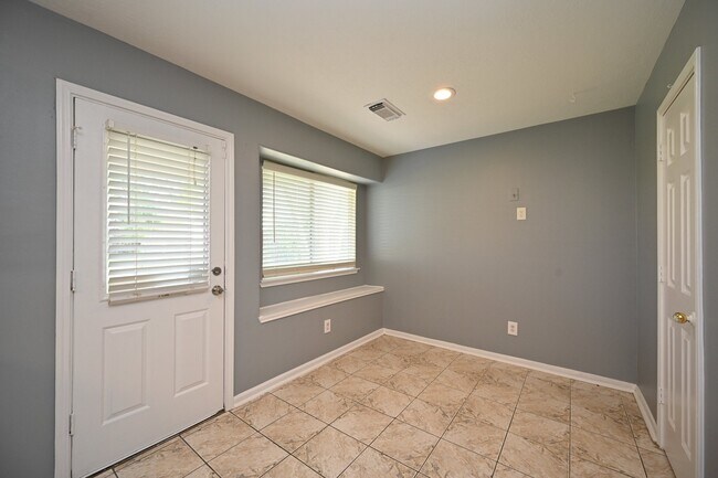 Building Photo - 7006 Biton Dr